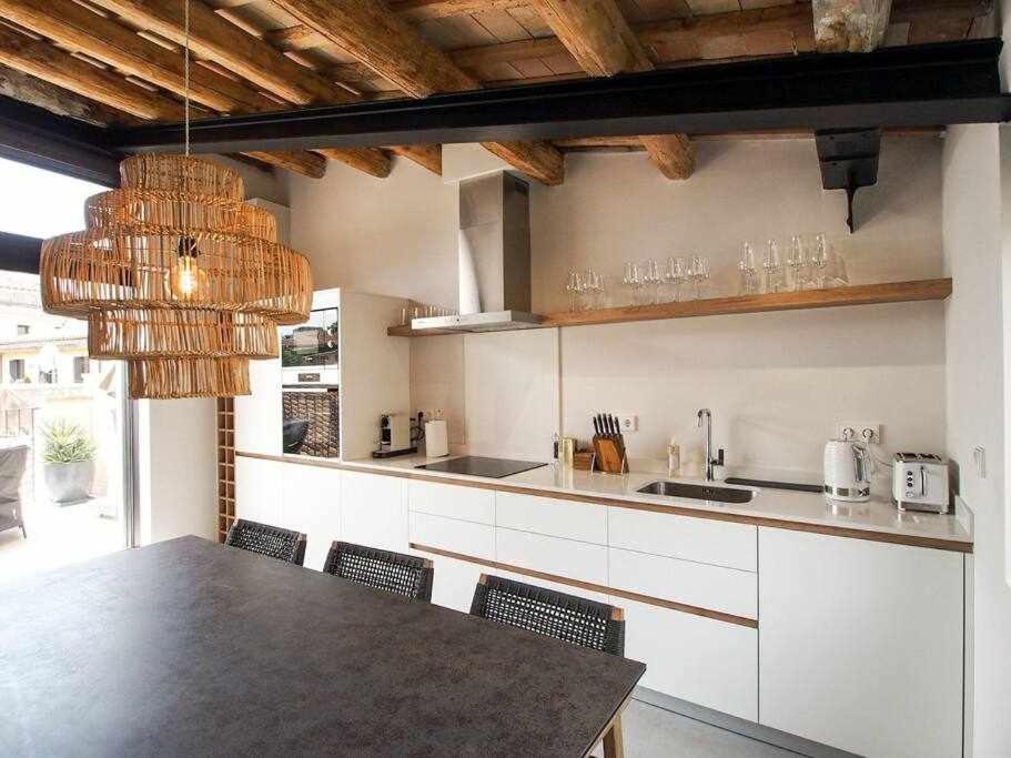 Velo Vern 3 Luxury Penthouse W Views Of City Wall Жирона Экстерьер фото