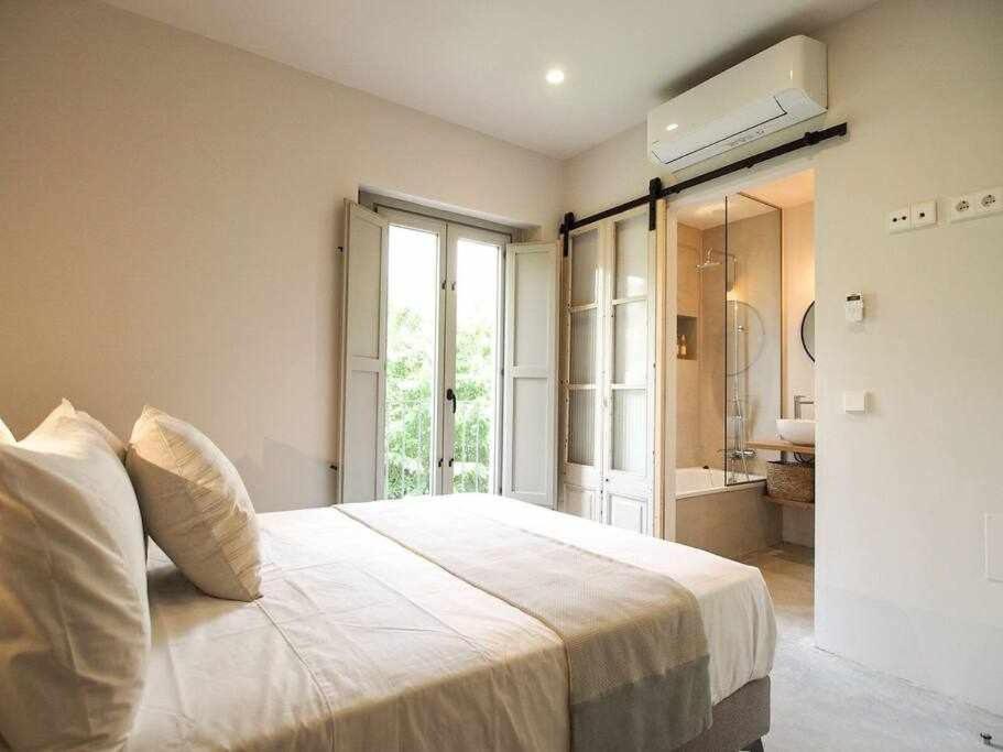 Velo Vern 3 Luxury Penthouse W Views Of City Wall Жирона Экстерьер фото