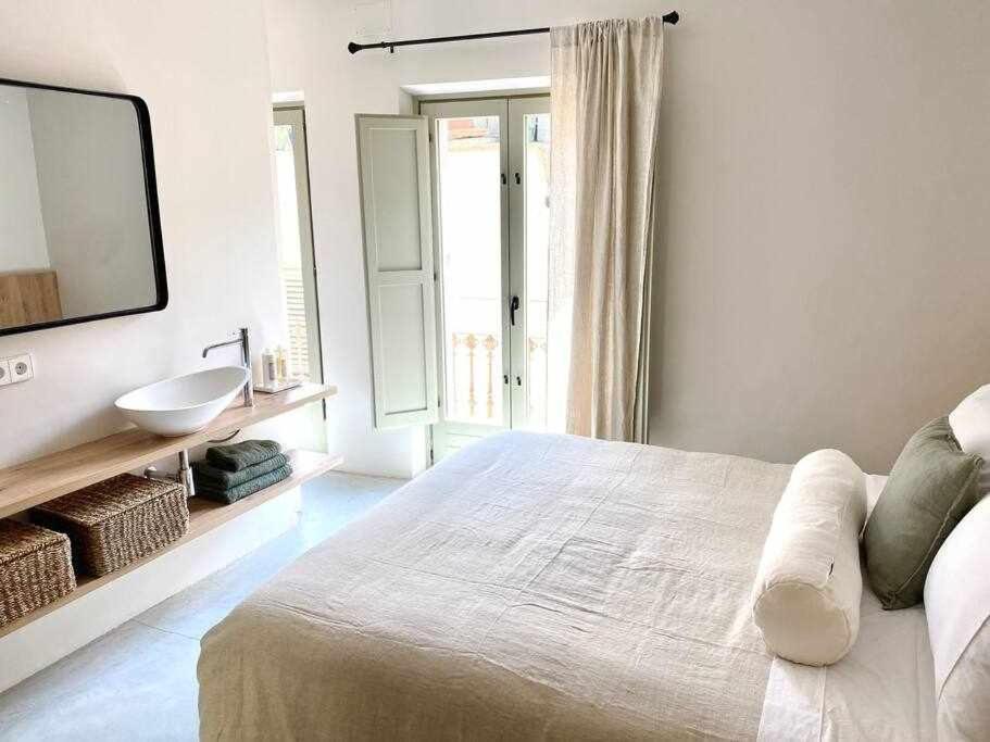 Velo Vern 3 Luxury Penthouse W Views Of City Wall Жирона Экстерьер фото