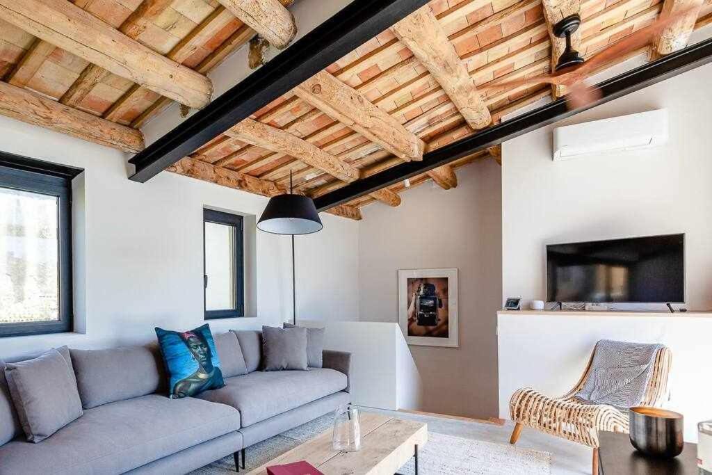 Velo Vern 3 Luxury Penthouse W Views Of City Wall Жирона Экстерьер фото