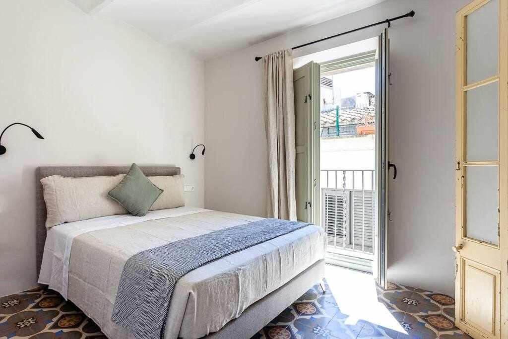 Velo Vern 3 Luxury Penthouse W Views Of City Wall Жирона Экстерьер фото