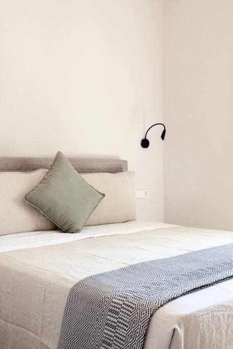 Velo Vern 3 Luxury Penthouse W Views Of City Wall Жирона Экстерьер фото